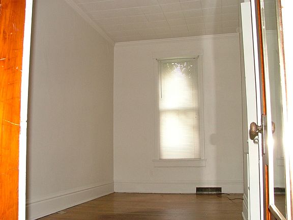 3rd image of 55 W Oakland Ave #1