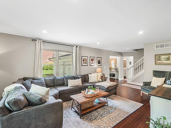 4th image of 7234 Camargowoods Dr