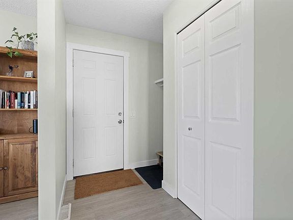 2nd image of 11 E Berwick Hl NW