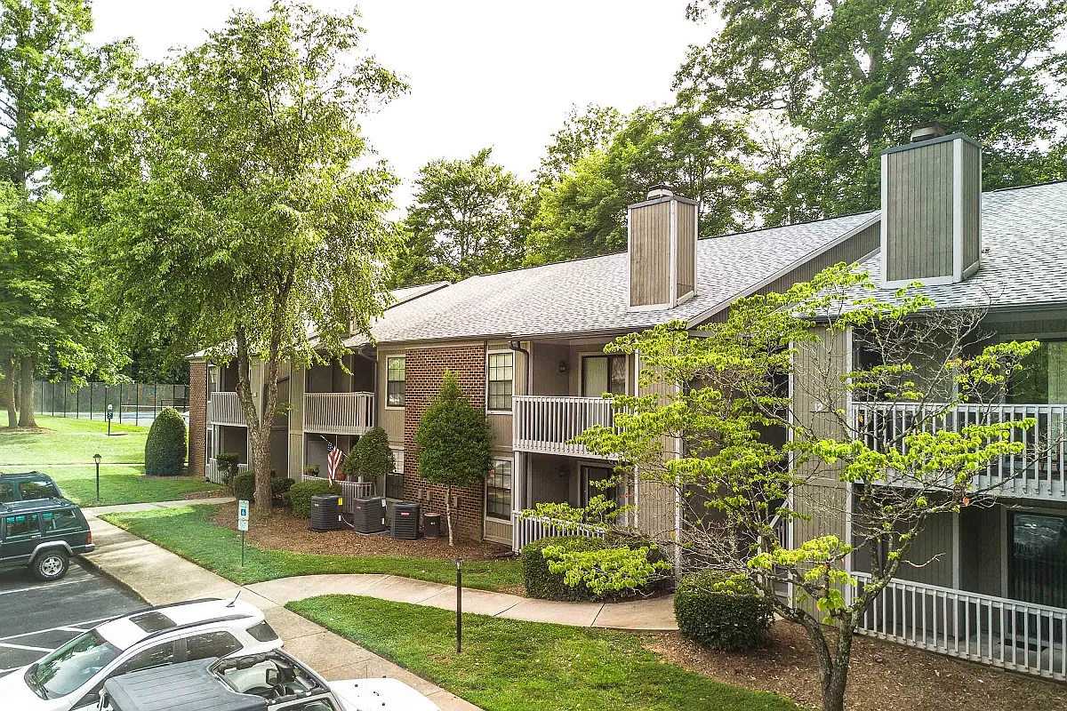 Hanover Court Apartments — Photo 3