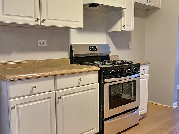 4th image of 17127 Greenbay Ave