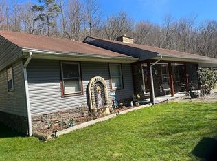 546 Golden Oaks Rd, New Freeport, PA 15352