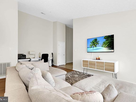 4th image of 25909 Ridge Manor Dr Unit J