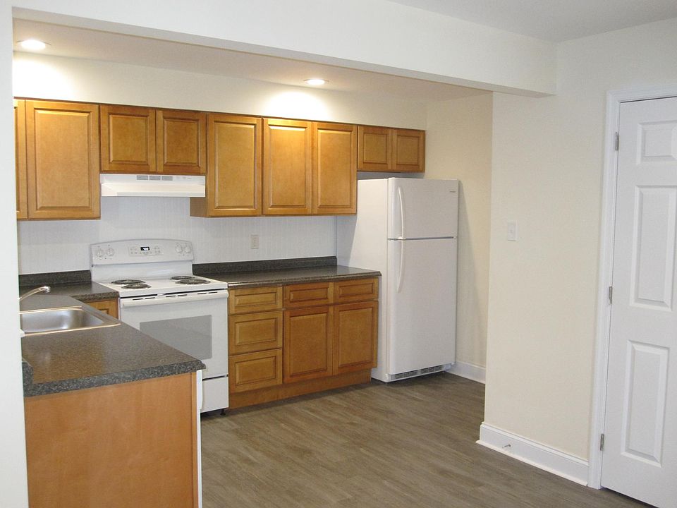 1st image of 221 High St APT 1