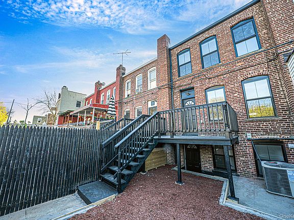4th image of 1139 Brooklyn Avenue