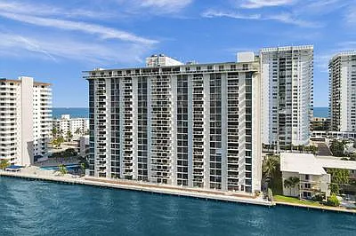 1600 Socean Dr #1