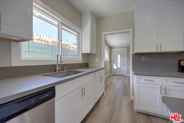 1127 N Formosa Ave — Photo 12