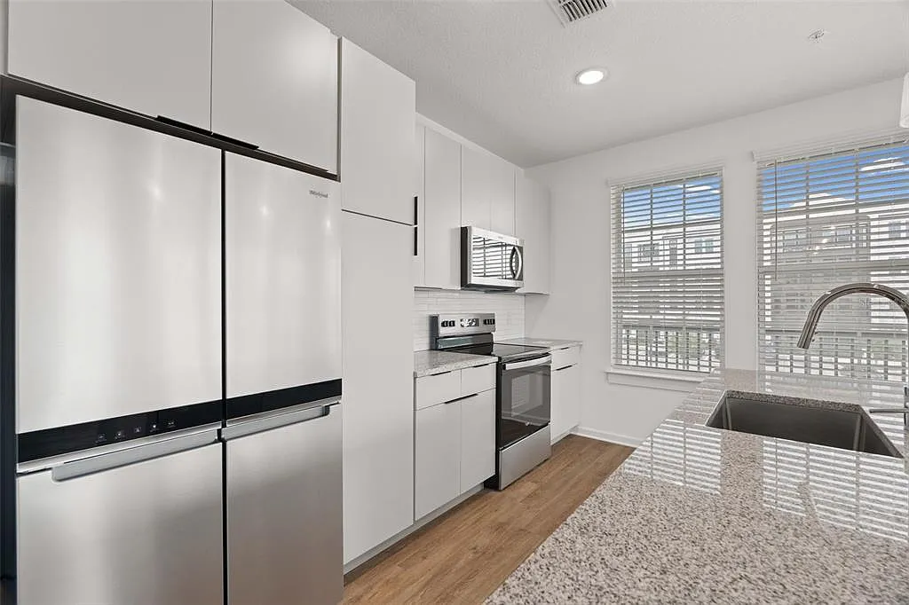 3 bed, 2.0 bath, 1454 sqft, $2,714 — Photo 4