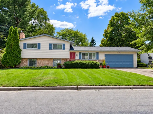 708 Holland Ln NE, Spring Lake Park, MN 55432