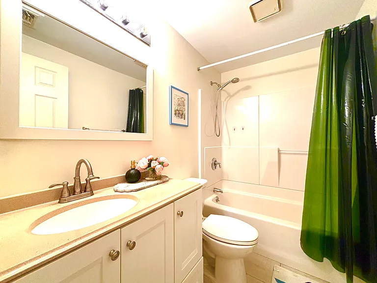 37 Bradford Commons Ln — Photo 21