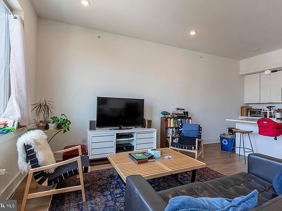 2nd image of 630-34 Federal St #202