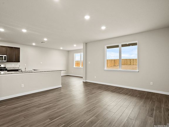 4th image of 8843 Black Oak Drive