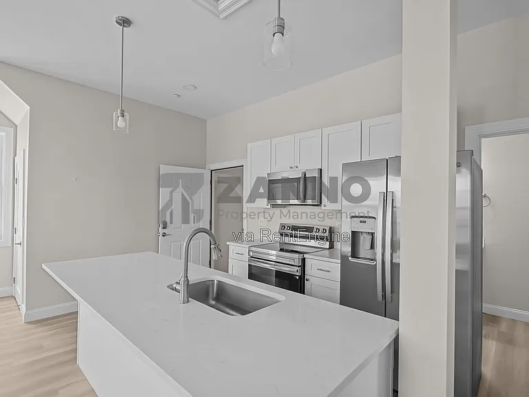 500 Main St #2R — Photo 4