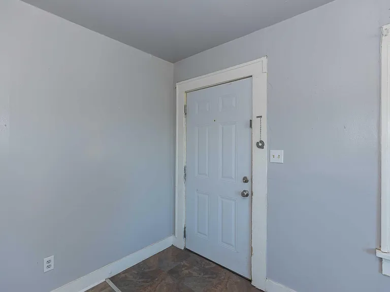 821 S Travis St #2 — Photo 3