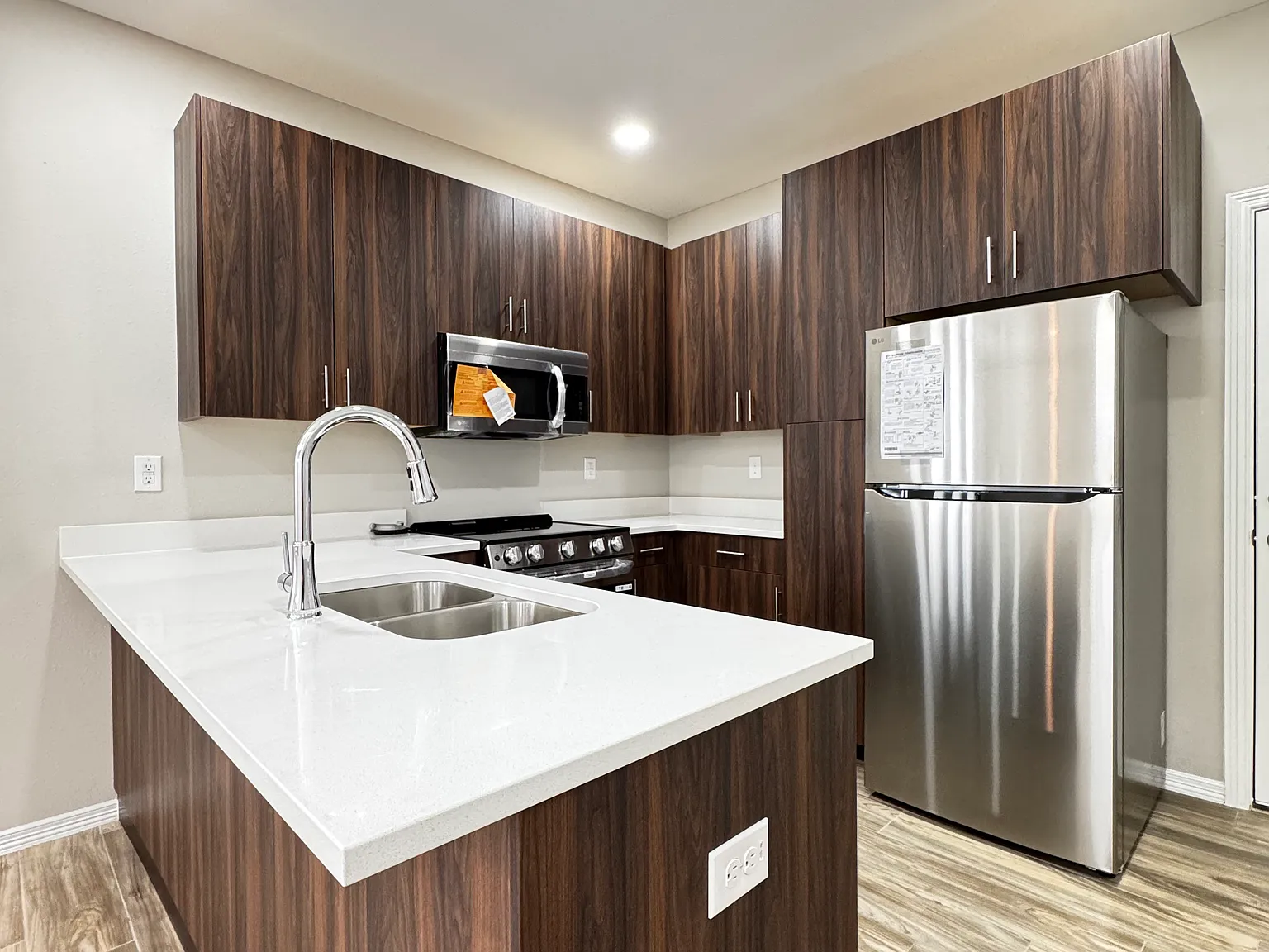 1 bed, 672 sqft, $975 — Photo 4