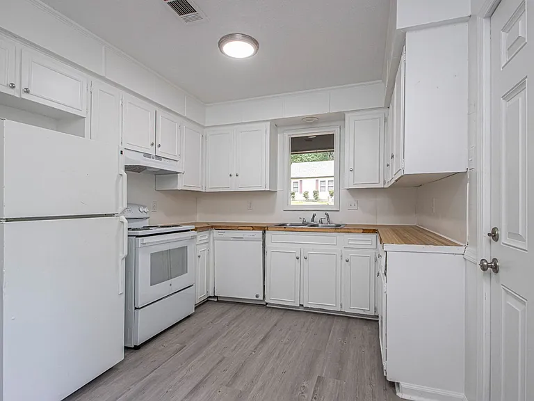 615 Mimi Ln — Photo 12