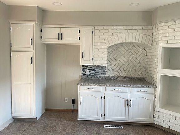 5th image of 42 Helen Ave