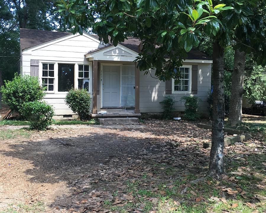 2nd image of 3038 Greenwood Ave