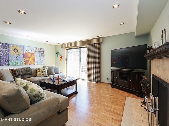 3rd image of 1063 Deerfield Pl