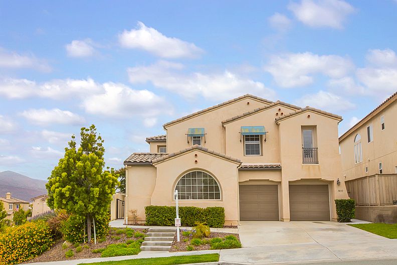 1st image of 1033 Yosemite Dr