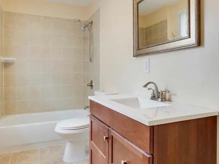 5215 Dix St NE — Photo 3