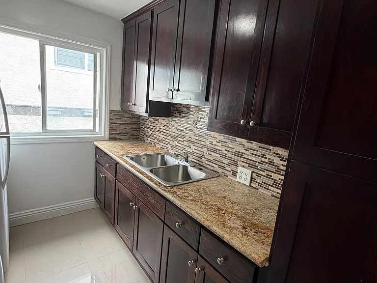 4822 Rosewood Ave #4 — Photo 1