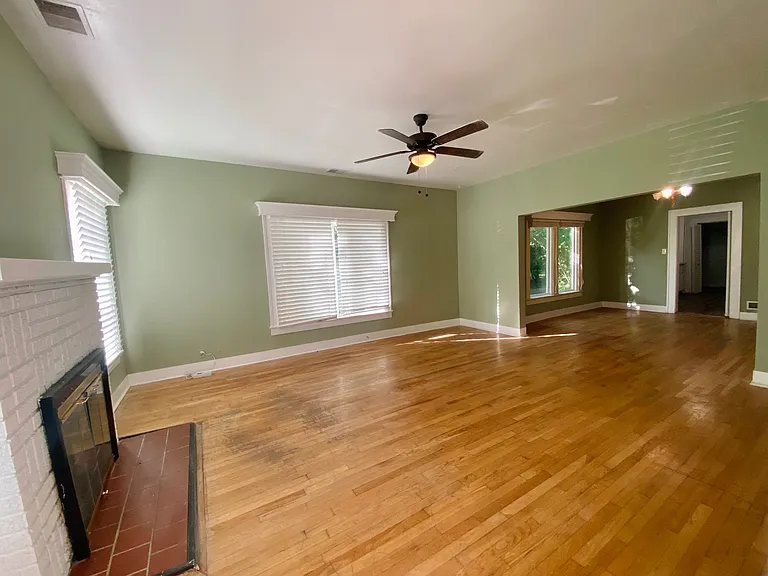 1331 S Travis St — Photo 5