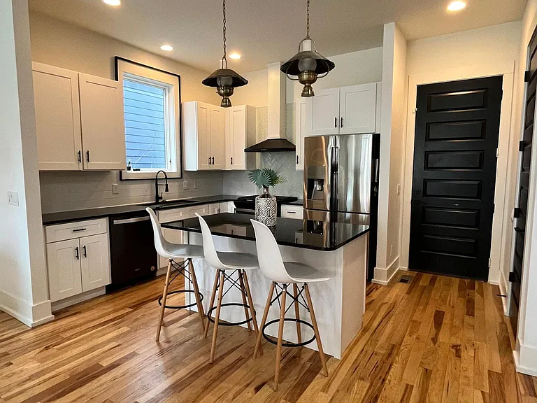 2700 Bronte Ave #B — Photo 6