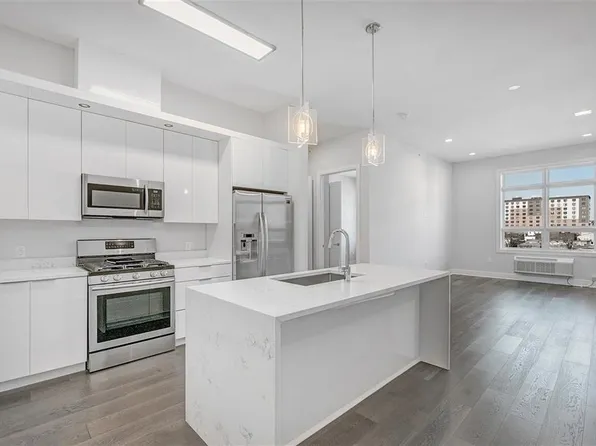 119 Peter Street image 1 of 15