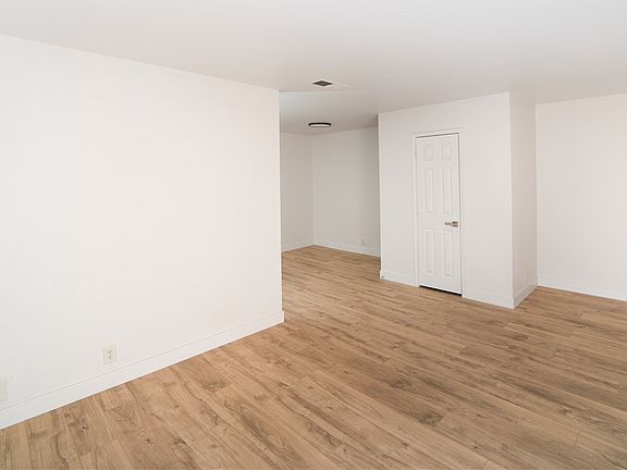 3rd image of 4941 River Glen Dr Unit 4