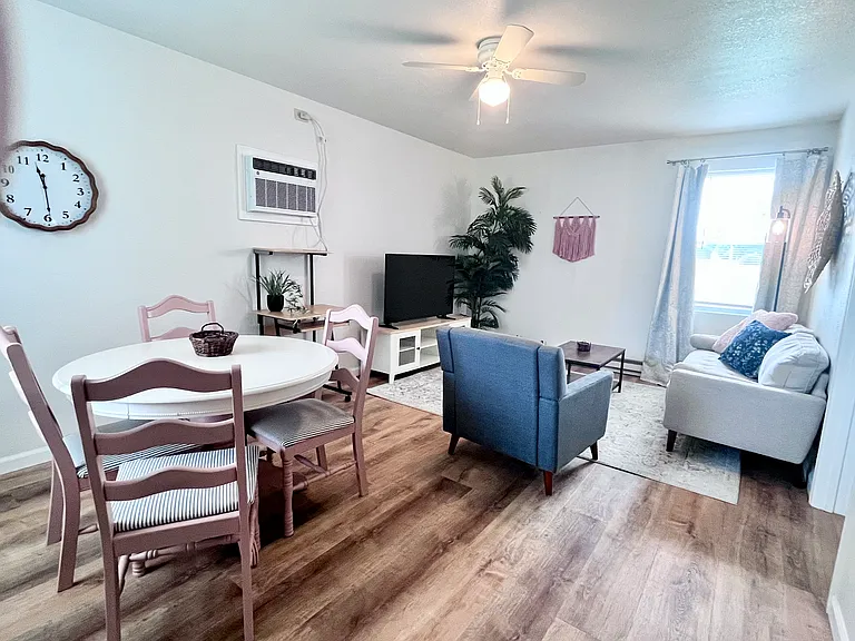 810 S Baltimore St — Photo 6