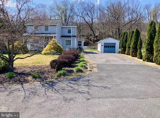 1220 Valley Rd, Pottsville, PA 17901