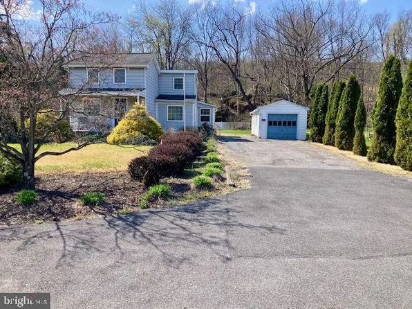 1220 Valley Rd, Pottsville, PA 17901