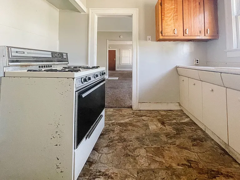 1220 W 1st St — Photo 16