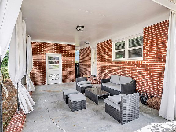 5th image of 1142 Camden St