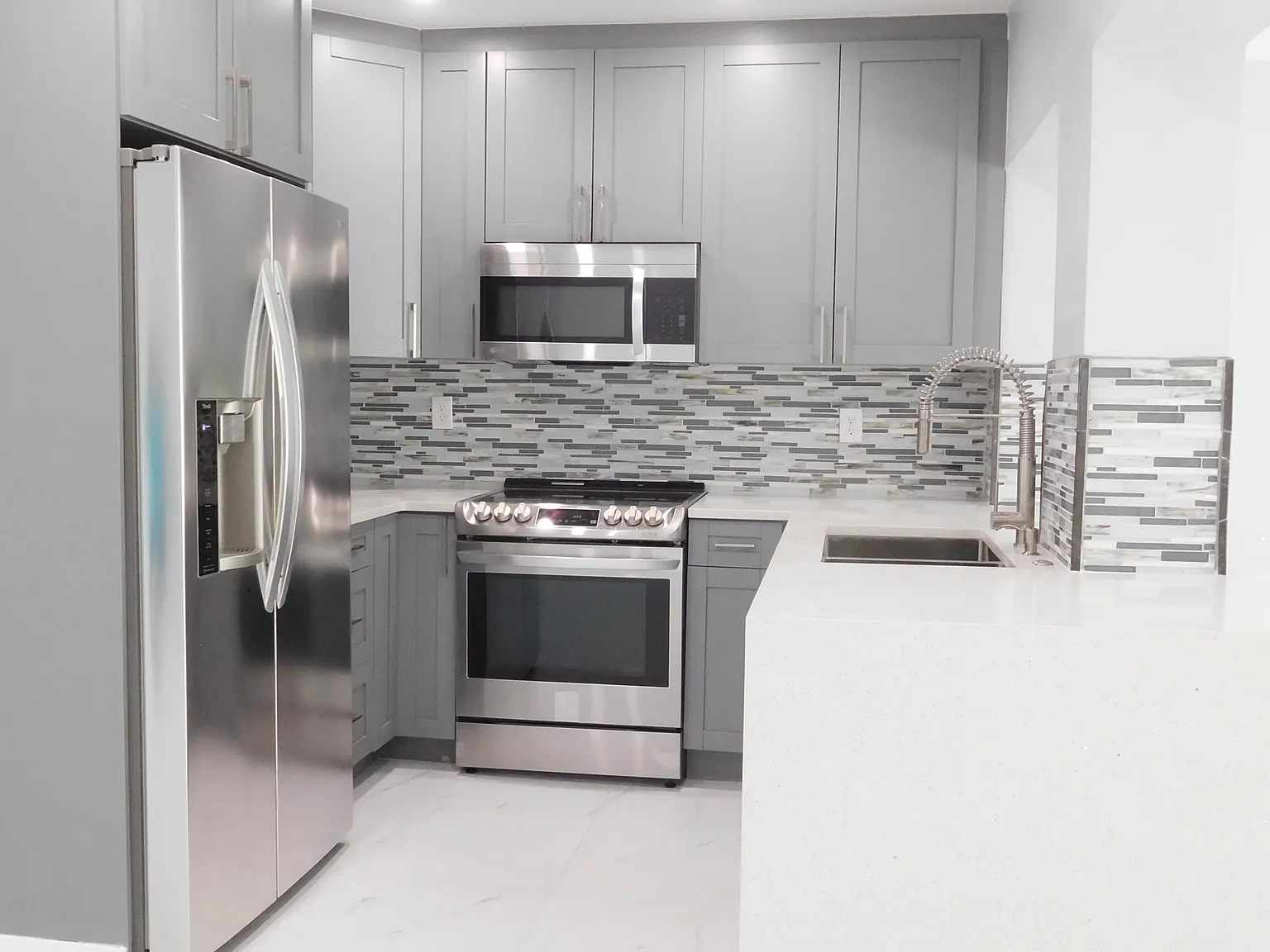 4 bed, 2.0 bath, 1800 sqft, $3,500 — Photo 3