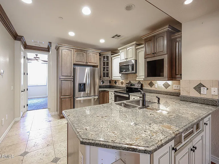 2434 E Roma Ave — Photo 16