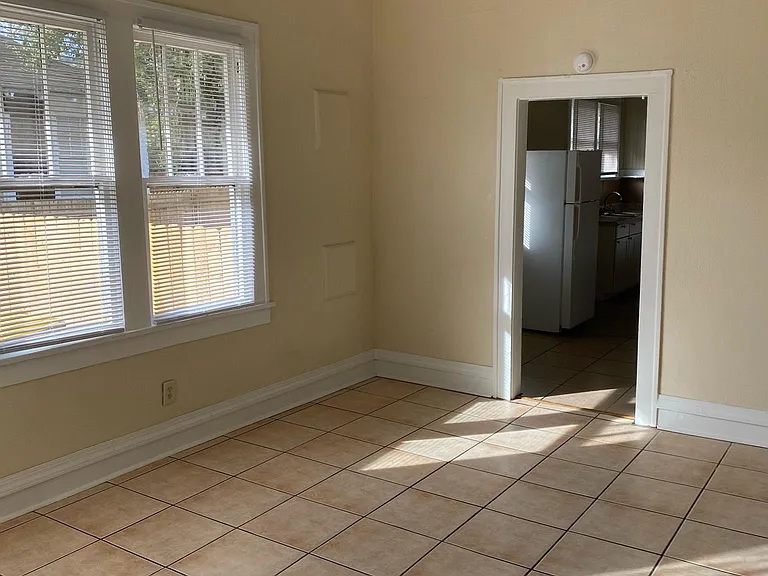 2735 Forbes St — Photo 4