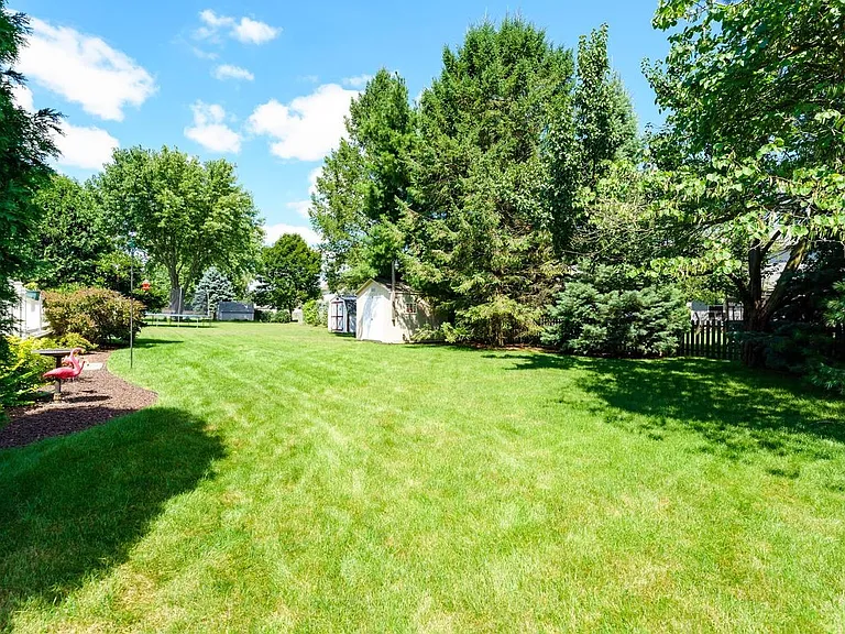 Nicely landscaped backyard!