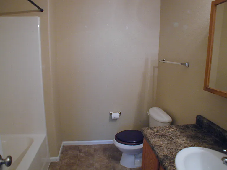 520 W 2nd St — Photo 9