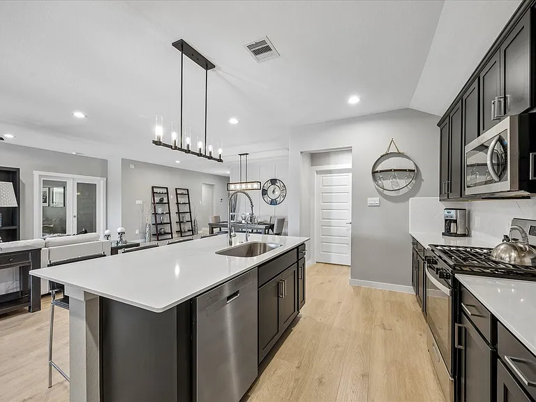 3335 Kendleshire Ln — Photo 18