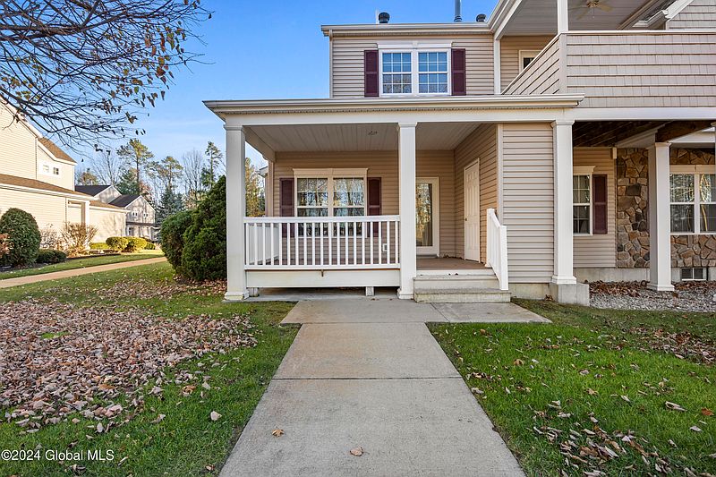 2nd image of 74 Knollwood Hollow