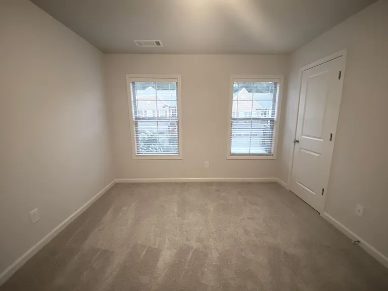 390 Holdings Dr — Photo 15