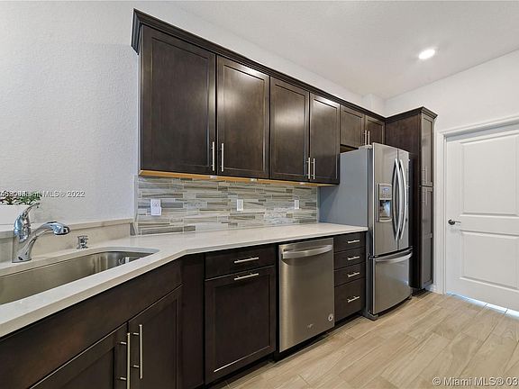 3rd image of 1070 Eucalyptus Dr Unit 2