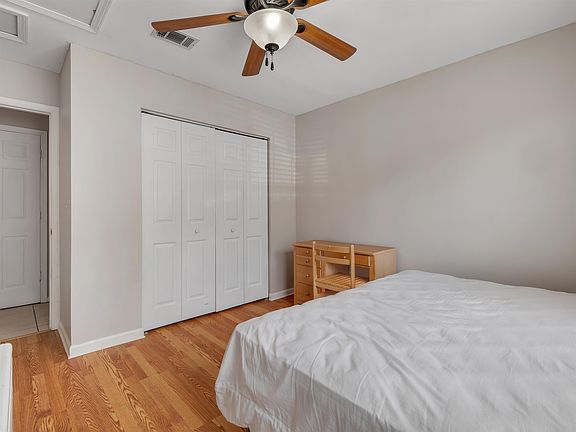 3rd image of 796 Timberwood Cir E