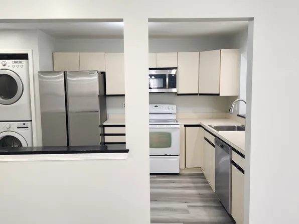 221 Village Circle Drive image 7 of 17