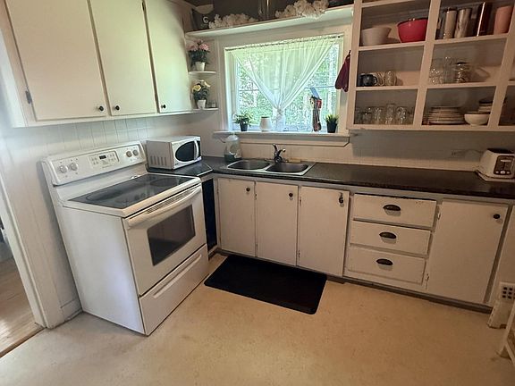 5th image of 114 Hawthorne St