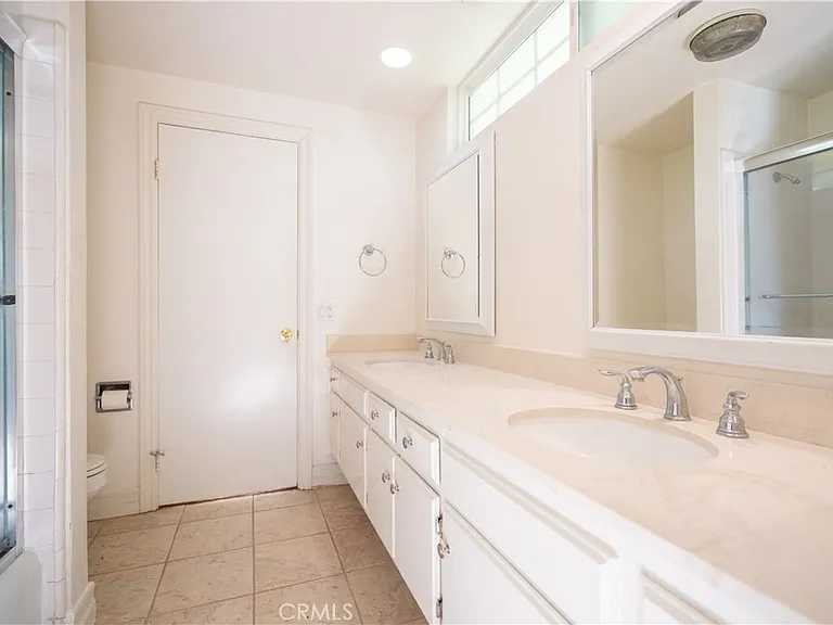 11761 Encino Ave — Photo 25