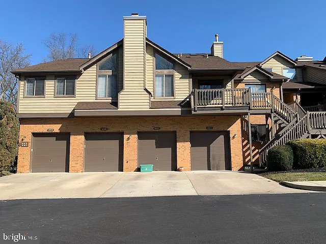 805 Augusta Cir — Photo 1