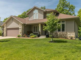 2720 Oak Crest Ct NW, Cedar Rapids, IA 52405